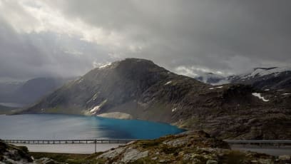 Djupvannet opět...teď je vpravo vidět jeho nádherná barva