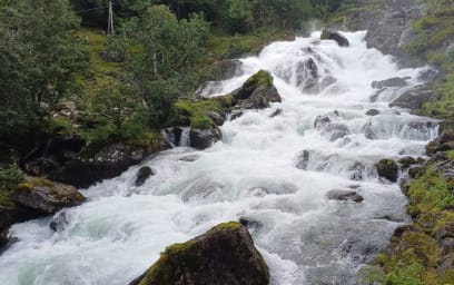 My jsme s Dášou šly nejprve malý trek k peřejím a vodopádu