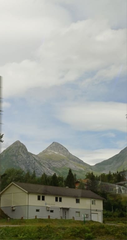 Na trolí cestě jsou nejen výhledy na hory, ale i designová místa - chodníky nad peřejemi, kavárny...