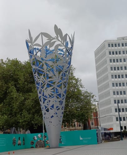 Christchurch má tu smůlu, že byla stará zastavba zničená země třesenim a centrum se budovalo pak narychlo, takže žádný architektonický zázrak to není,...ale je tu dost takových zajímavých prvků a velikých parků...takový dobrý začátek, kdy si ale člověk nepřipadá mimo Evropu...