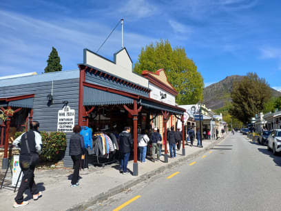 Jednomyslná vzpoura vyšla: vrátili jsme se do zlatokopeckého městečka Arrow Town..