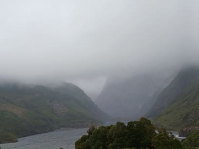 Kdo nevidí trojúhelník ledovce, je v*l...ale vážně: je tam vidět...a ještě v roce 2010 sahal až do údolí