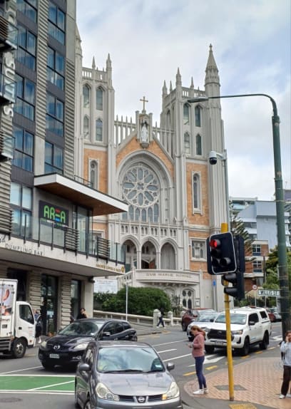 Historie se současností