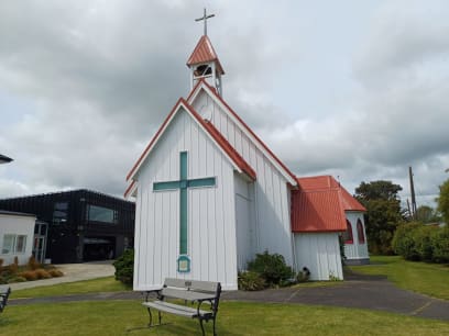 Městečko Foxton...mrňavé, ale mají tu divadlo (asi tak pro 3 herce a 50 diváků a je vyprodáno 🫠), muzeum velikosti pokoje, ovšem i promenádu u řeky, squash club, golf a dostihové závodiště s tribunou, samozřejmě kostel...a pobočku ministerstva sociálního rozvoje...a funkční větrný mlýn...moc hezké!