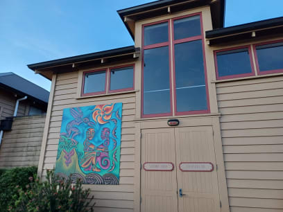 Takže k večeru jsme se ubytovali v hotelu Ibis ve městě Rotorua...a po malé prohlídce města ...umělecká čtvrt