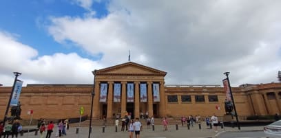 Národní galerie...mají tam výborné obrazy - Tizian, Rembrant, Rubens, Michelangelo, Collins atd. Atd.