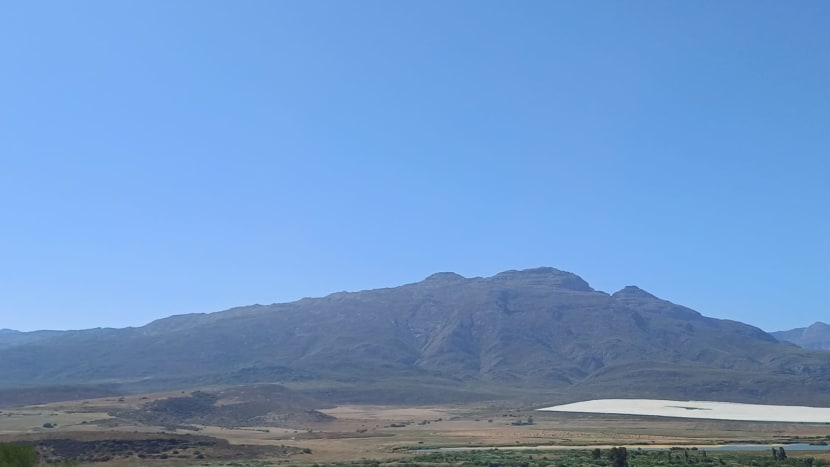 Projíždíme rozsáhlou zemědělskou oblastí...