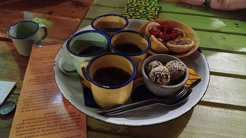 Zajímavá byla také bezkofeinová káva z pražených semen baobabu