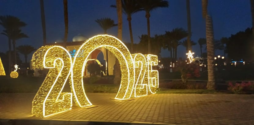 Nejlepší je, jak zjevně z roku 2025 přidáním jedné světelné příčky udělali 2026 😂