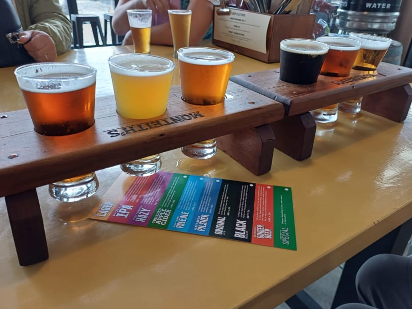 Před ubytováním jsme se zastavili v místním proslulé pivovaru, kde měli momentálně na čepu 10 speciálů...velmi vydařených! Včetně 3 druhů IPA, Haze, Pilsner a černá piva...teď je jasné, proč to chce odpočinek!