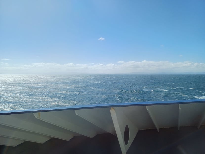 Uuii, jsme na otevřeném moři aaaaa houpe to pořádně...uzavřeli vyhlídkovou palubu!