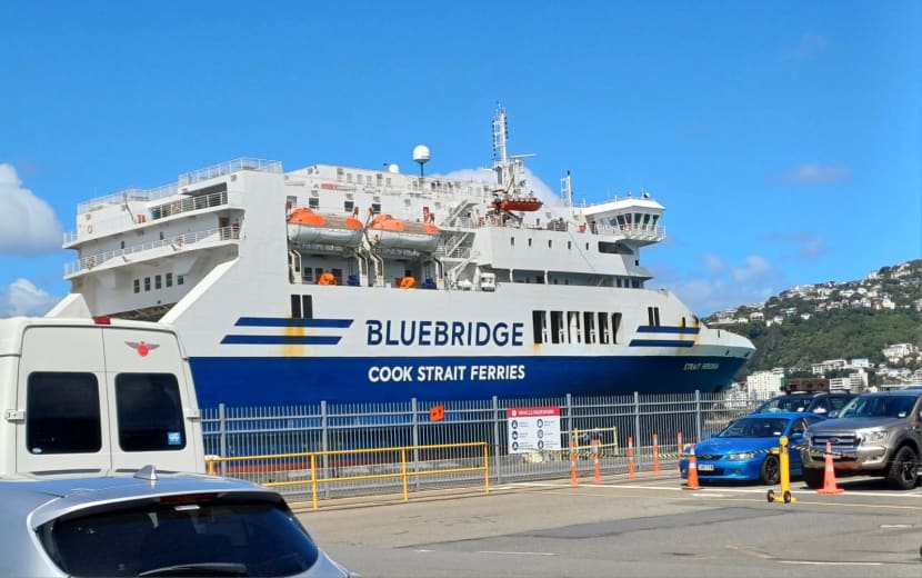 Tak velká loď a házelo to s ní....