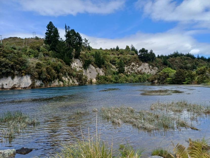 Lukášek dole u řeky