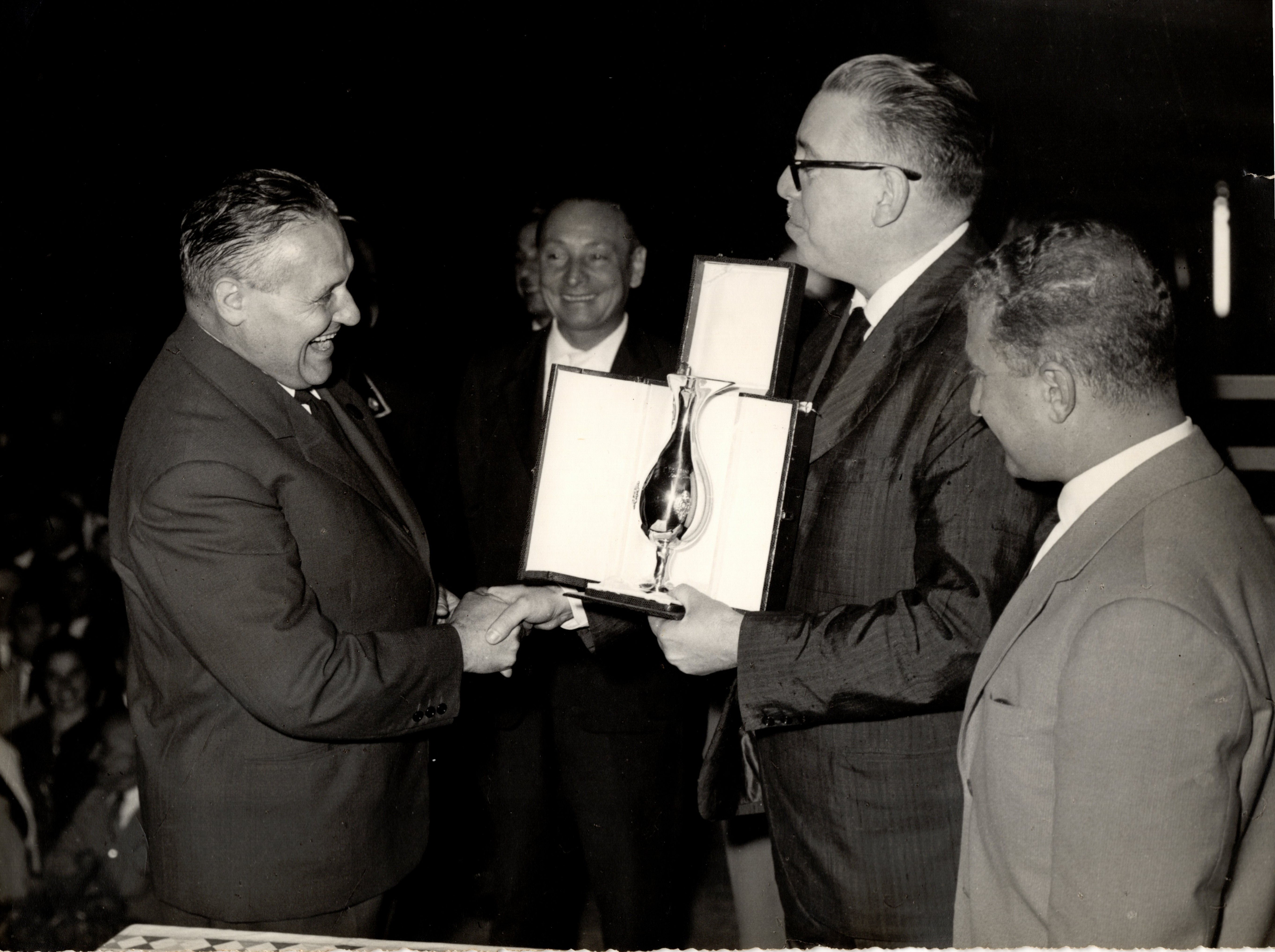 4 settembre 1960 - Consegna del premio al Concorso Bandistico Interprovinciale
