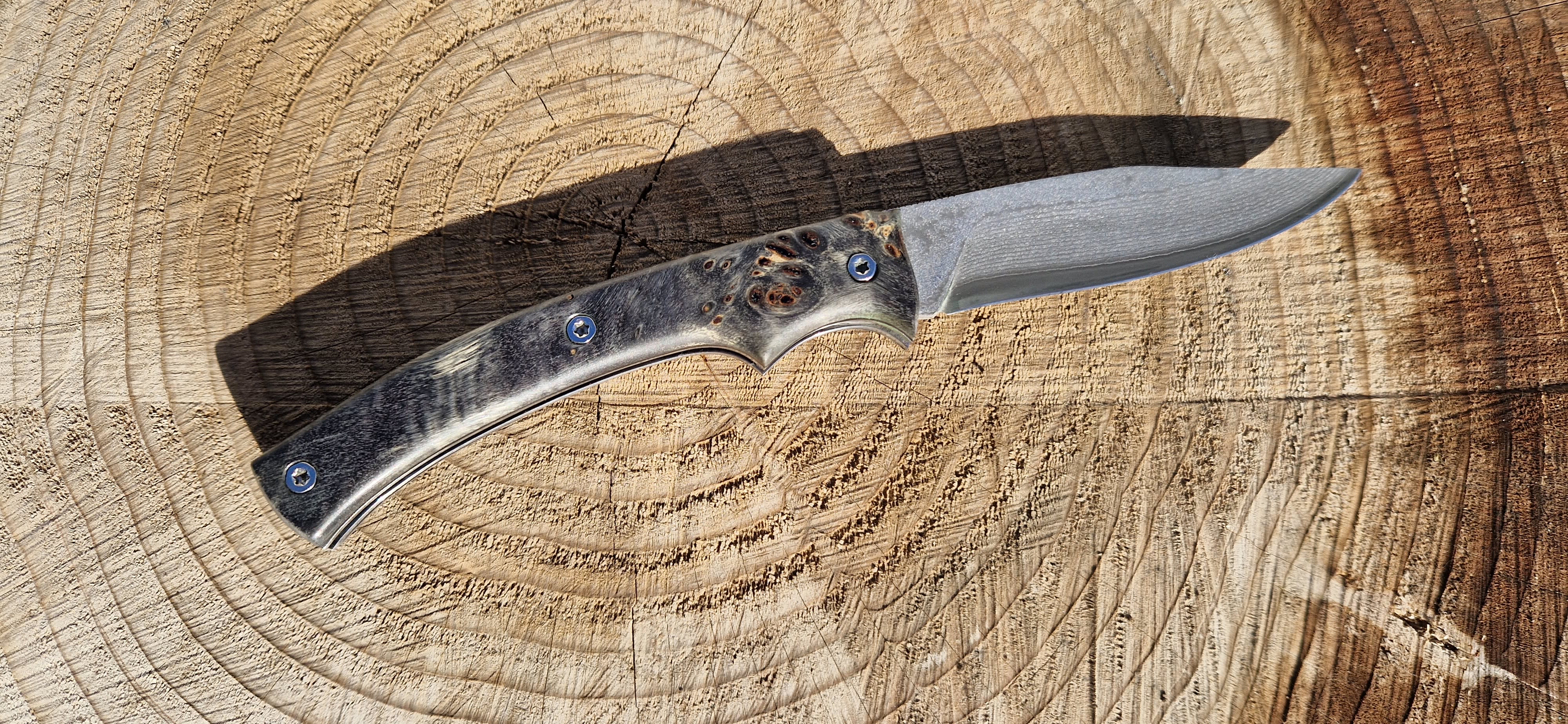 Le Vanneau – couteau artisanal en Suminagashi VG10