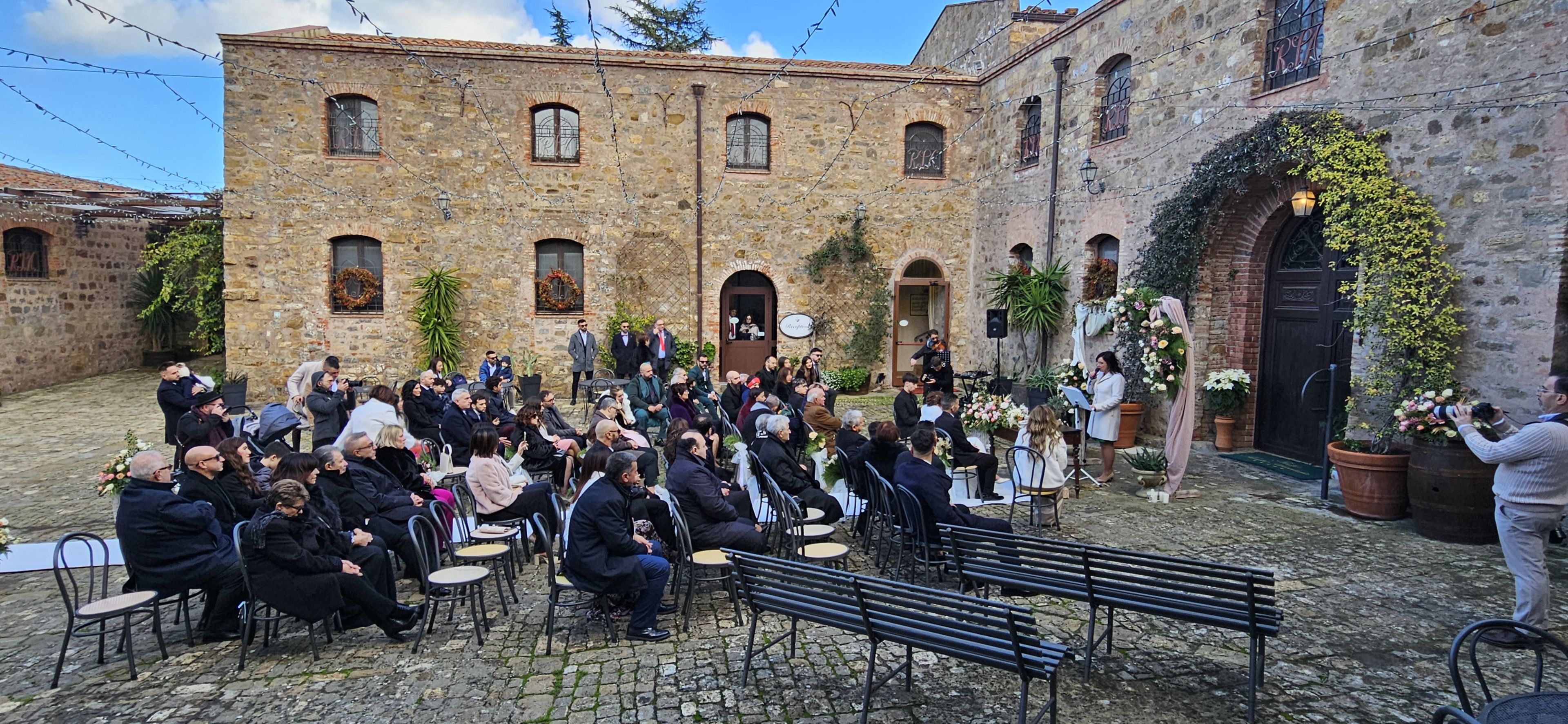 Cerimonia Civile e Simbolica: Differenze e Come Scegliere