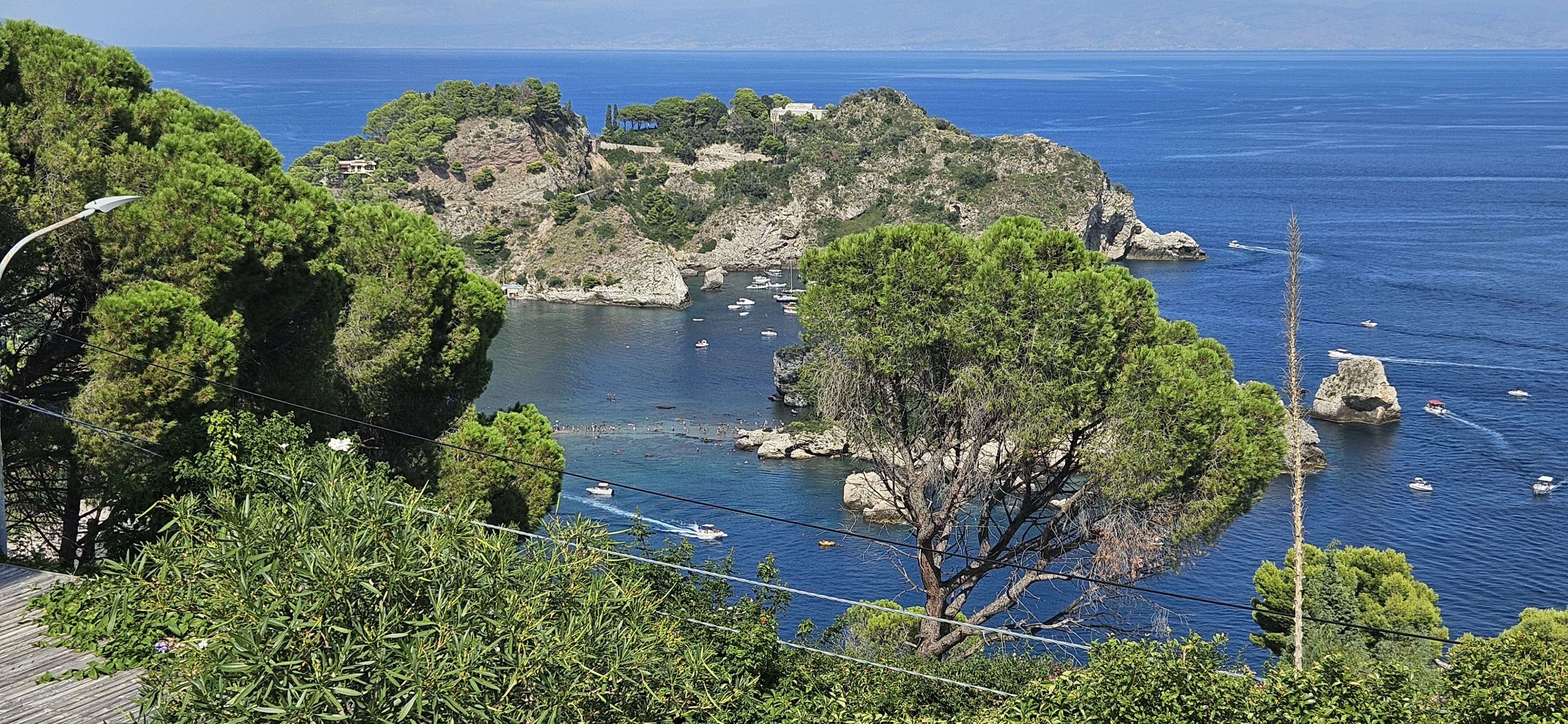 Matrimonio simbolico Fuga d’amore a Taormina: il vostro "Sì" tra cielo e mare.