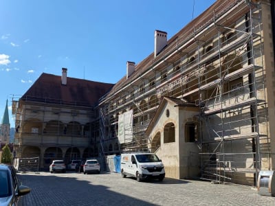 Stara grofija, trg