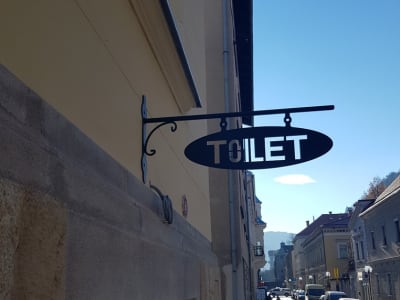 Toliet, brezplačne javne sanitarije