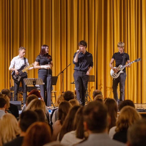 Priznanje in knjiga za najuspešnejše srednješolce generacije 2024/25