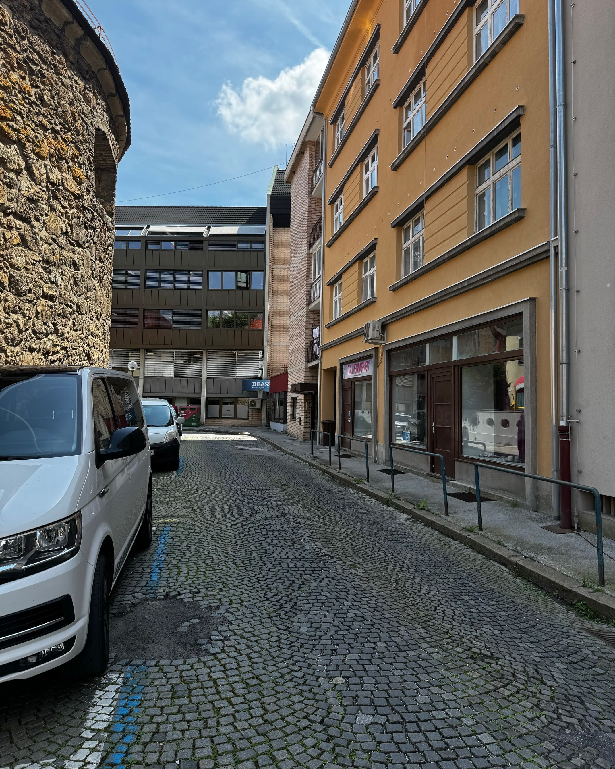 Razlagova ulica pred prenovo