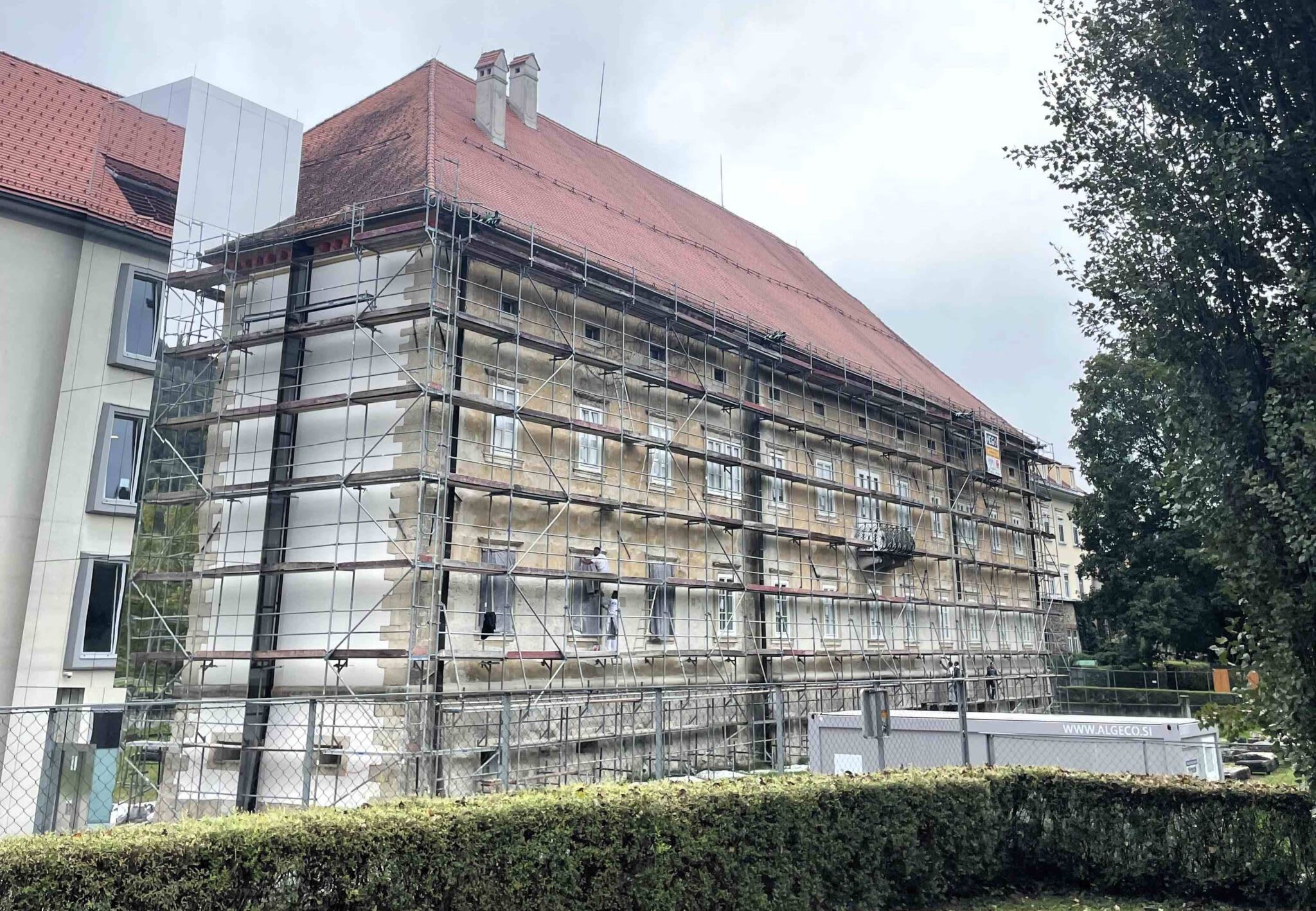 Gradbena dela v okviru druge faze obnove Stare grofije