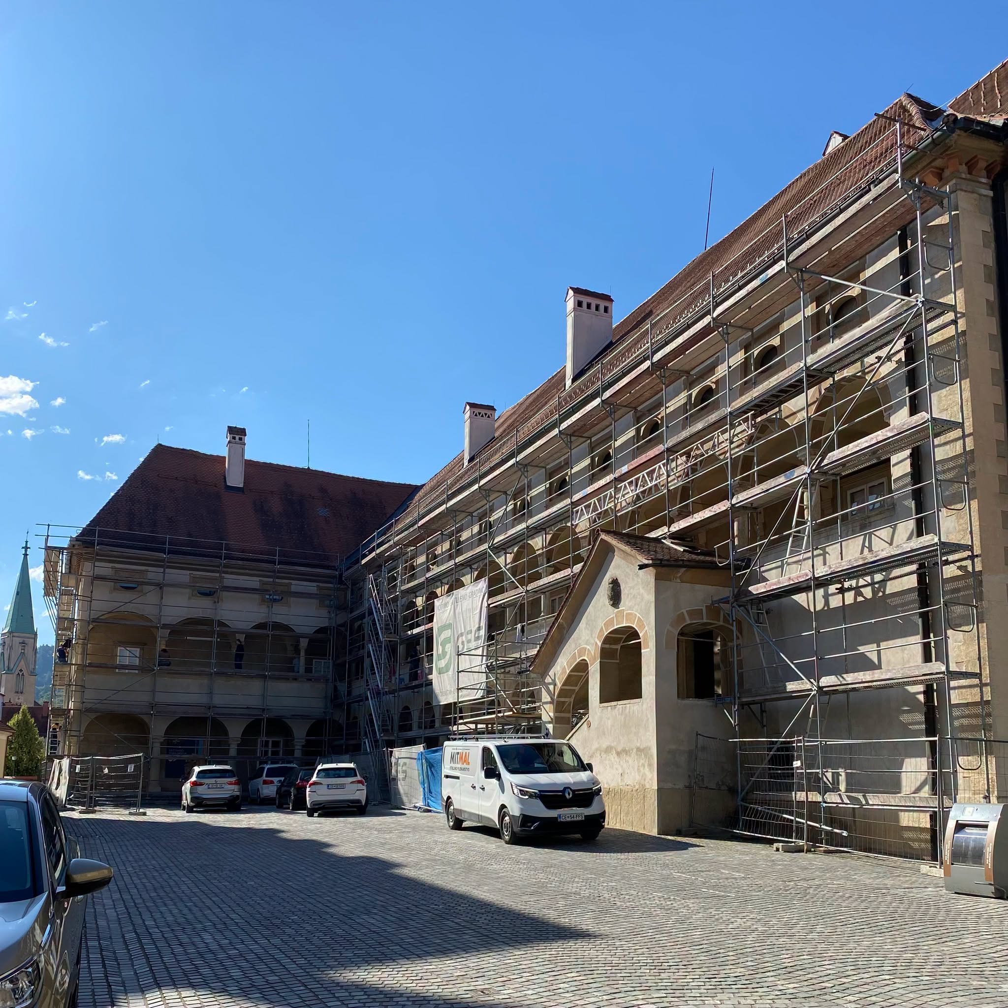 Stara grofija, trg