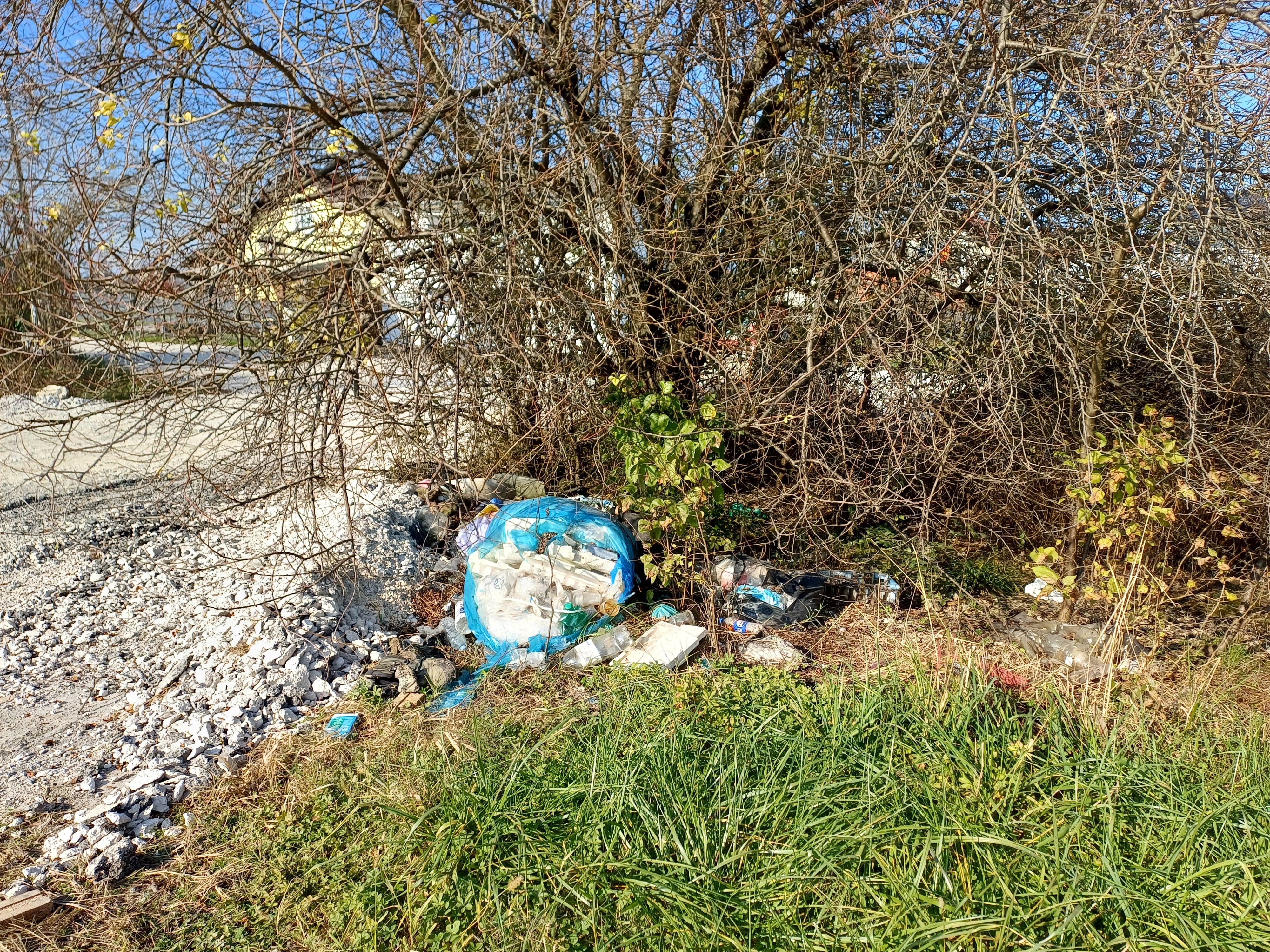 Divje odlagališče (vir: Ekologi brez meja)