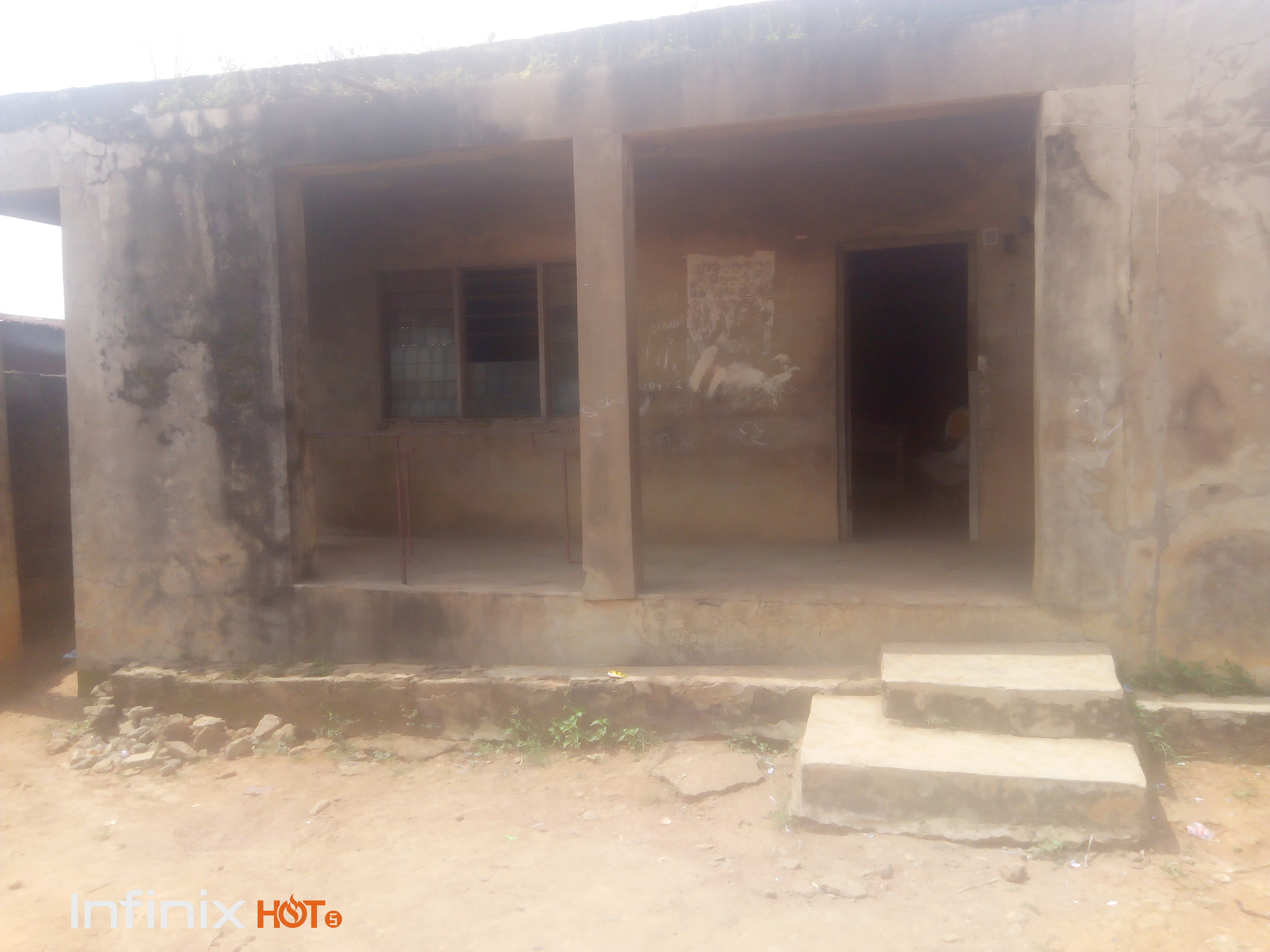 Image of the school building Image of the school building