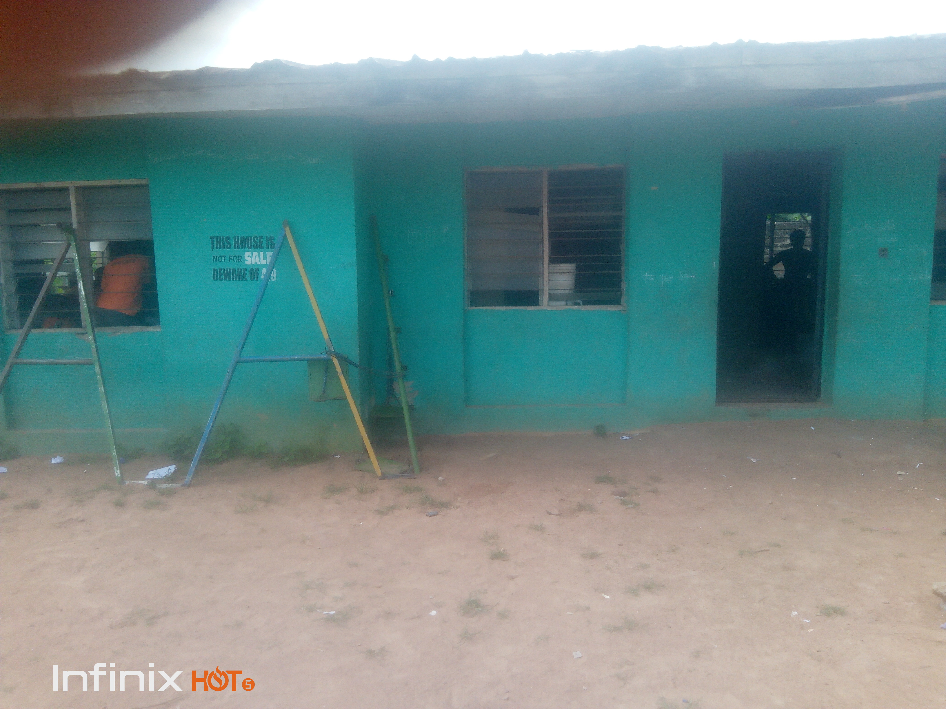 Image of the school's playground Image of the school's playground