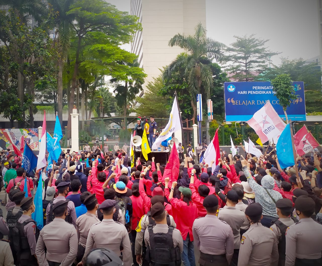 Usut Korupsinya Dan Hentikan Komersialisasi Pendidikan ...