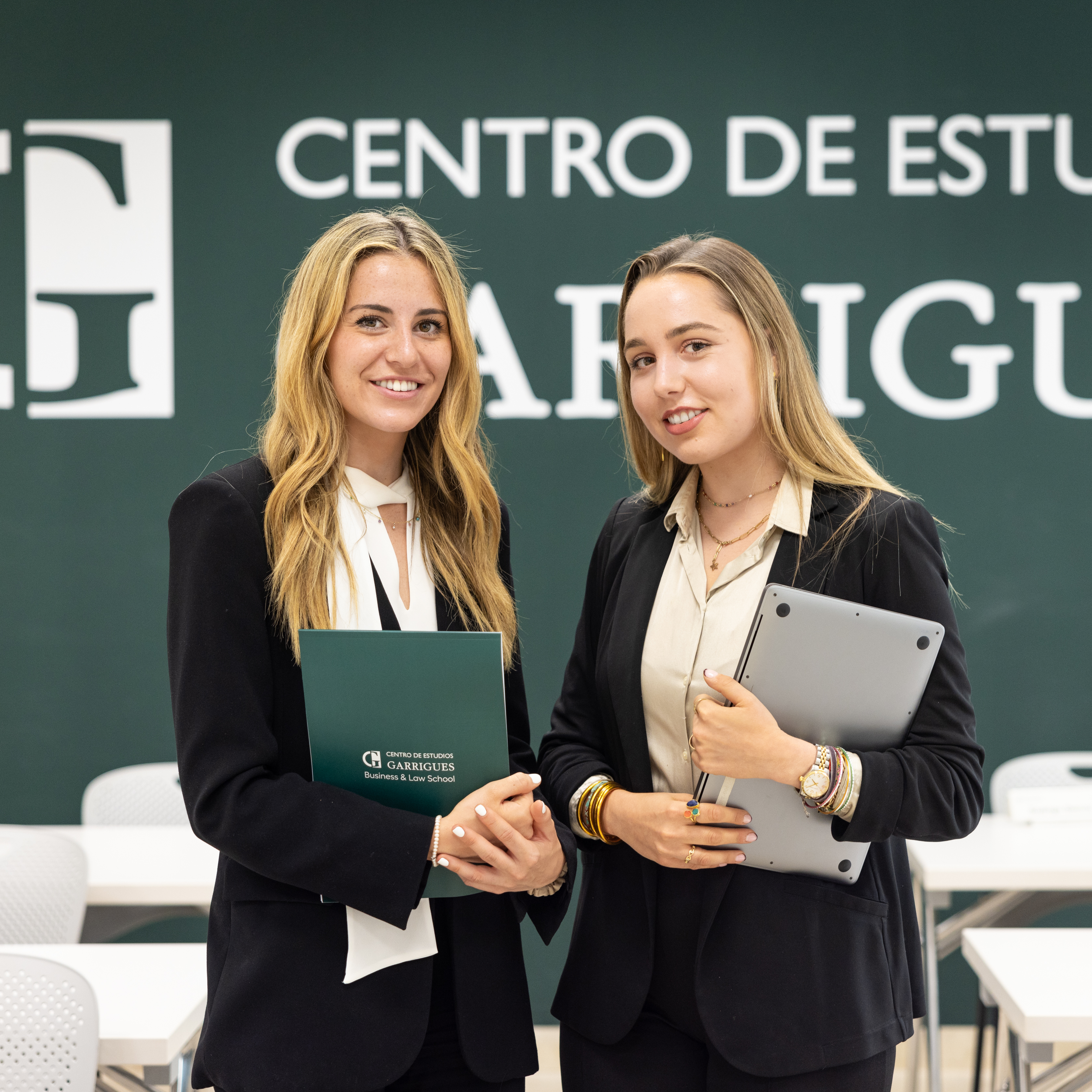  Máster Universitario en Abogacía y Procura + Máster en Industria del Lujo y  la Moda