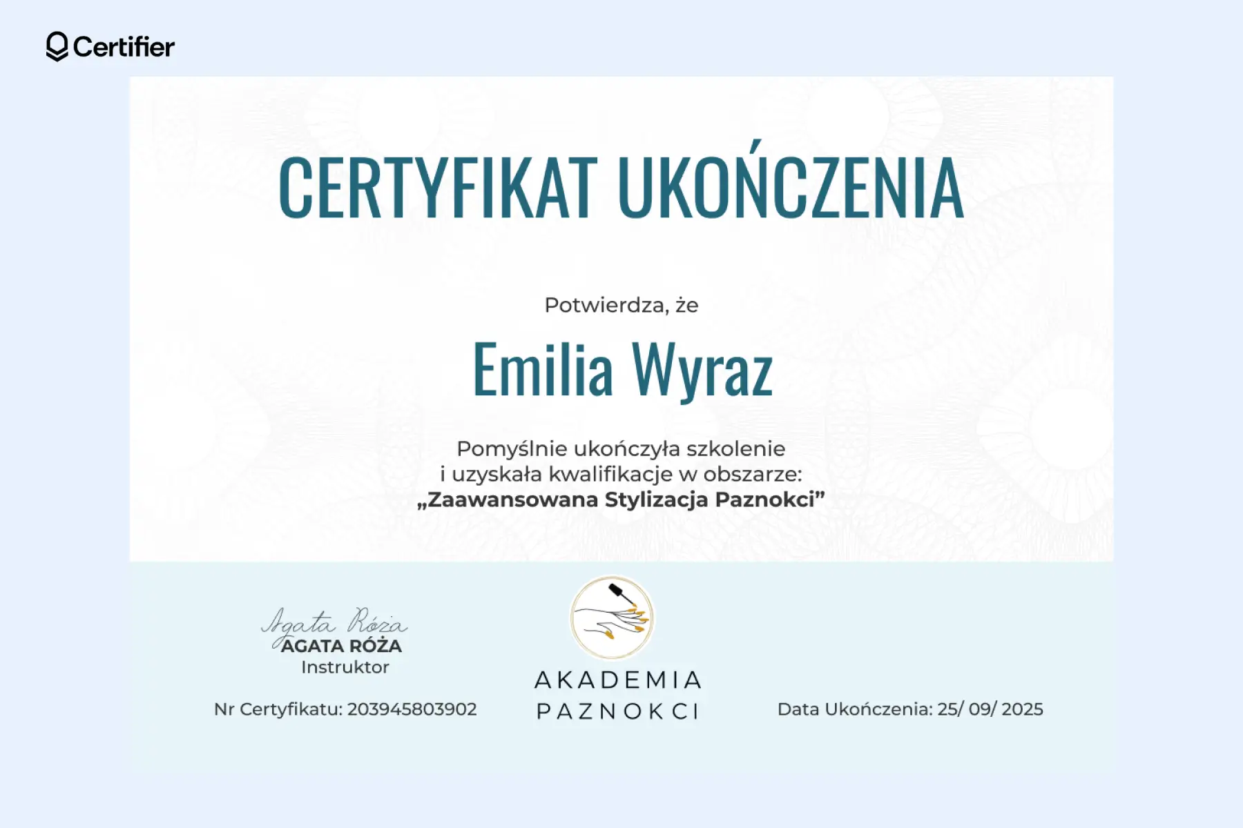 Certyfikat paznokcie PDF o stonowanej kolorystyce, z dużym polem na dane uczestniczki i logotyp szkoły. Certyfikat paznokcie PDF o stonowanej kolorystyce, z dużym polem na dane uczestniczki i logotyp szkoły.