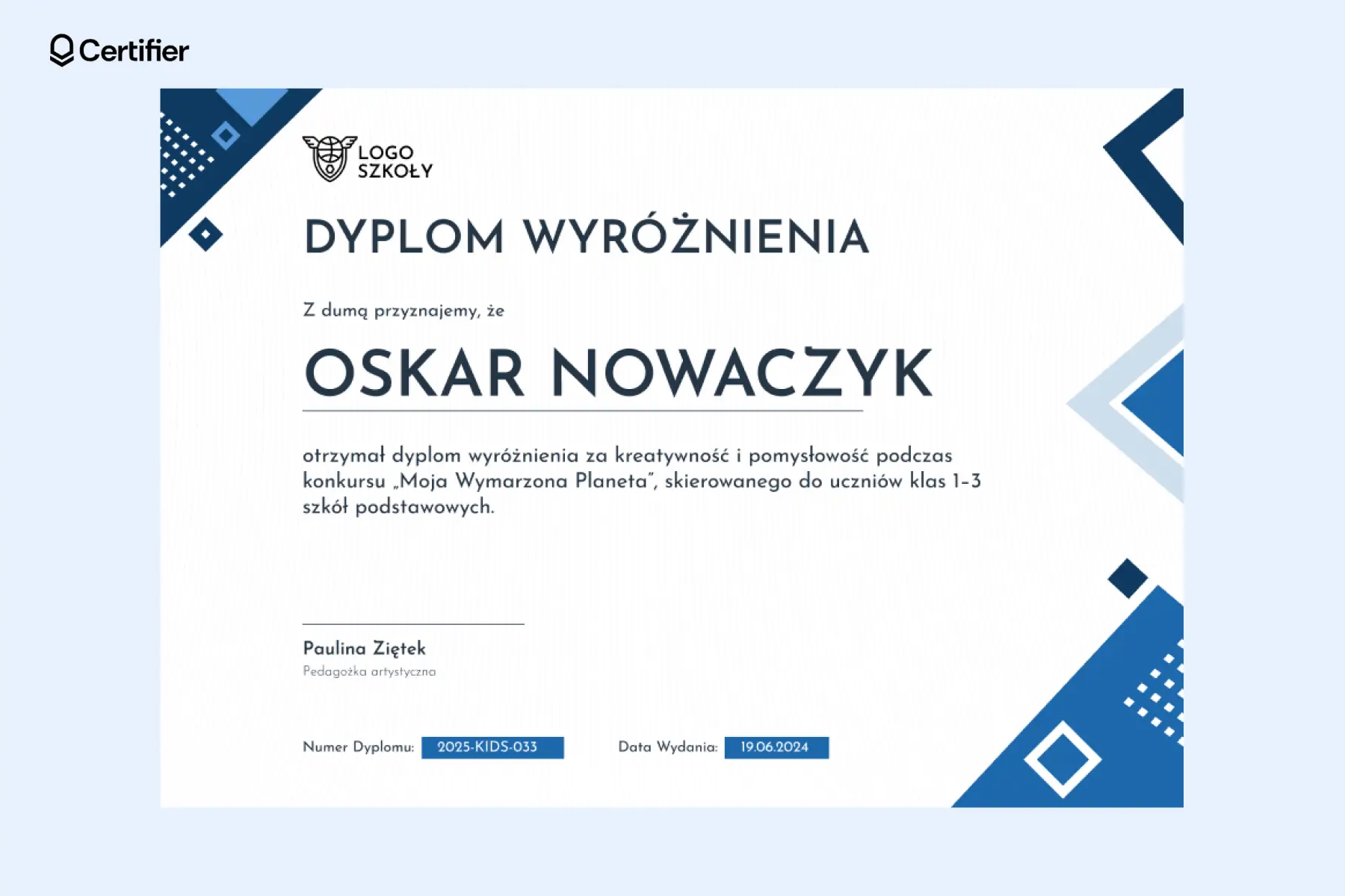 Geometryczny dyplom wyróżnienie przedszkole z niebieskimi elementami, tekstem wyrównanym do lewej i logo szkoły, bez ceny minimalnej. Geometryczny dyplom wyróżnienie przedszkole z niebieskimi elementami, tekstem wyrównanym do lewej i logo szkoły, bez ceny minimalnej.