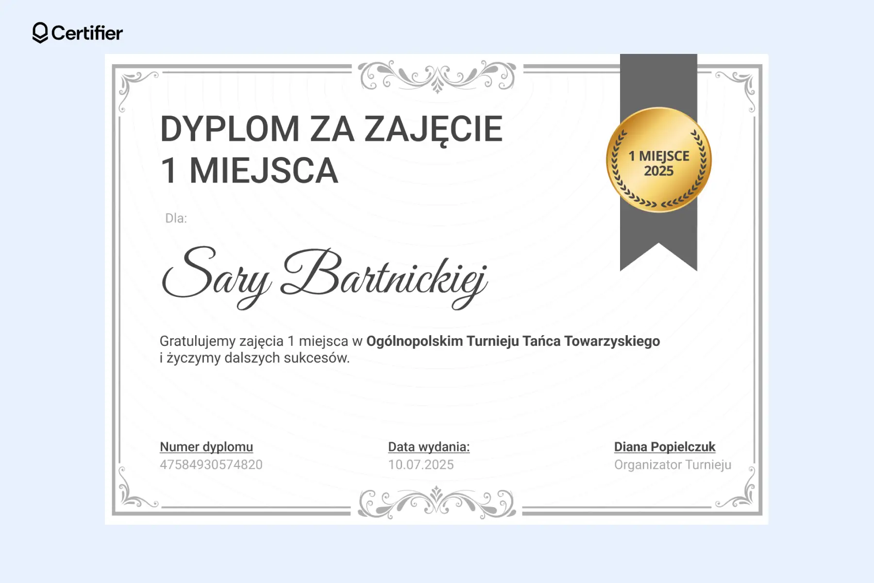Szaro-biały dyplom za zajęcie 1 miejsca z eleganckim fontem, prostokątną szarfą i złotym medalem. Szaro-biały dyplom za zajęcie 1 miejsca z eleganckim fontem, prostokątną szarfą i złotym medalem.
