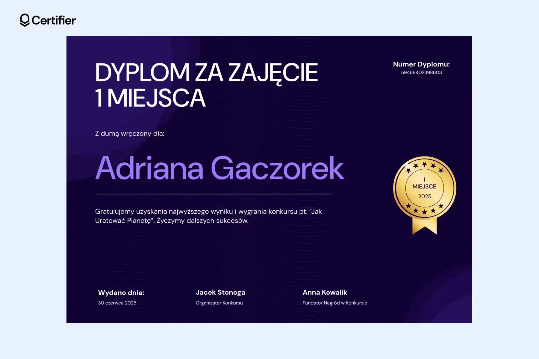 Ciemnofioletowy dyplom za zajęcie 1 miejsca w konkursie z nowoczesnym układem i złotym medalem. Ciemnofioletowy dyplom za zajęcie 1 miejsca w konkursie z nowoczesnym układem i złotym medalem.