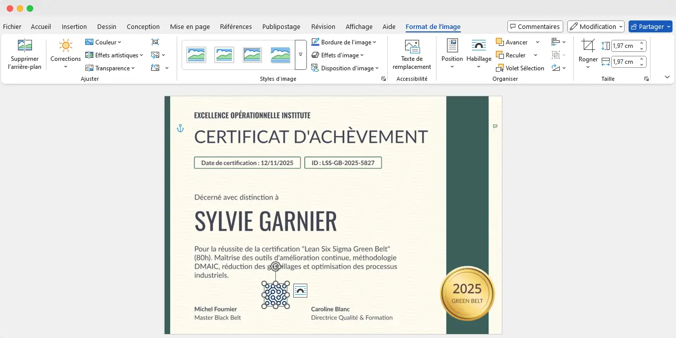 Mise en page Word montrant comment créer un certificat sur Word avec un logo aligné et bien intégré au modèle.