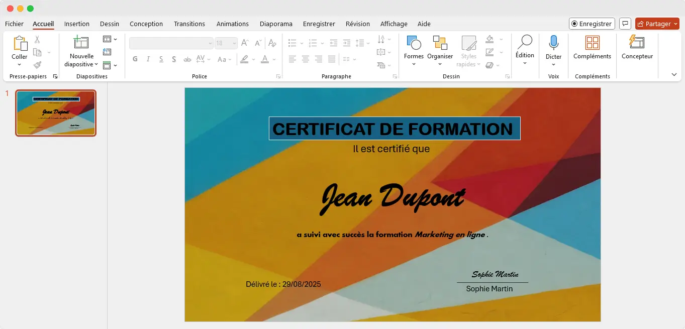 Exemple de certificat à imprimer PowerPoint en cours d’édition dans PowerPoint ; illustration d’un projet de template diplôme PowerPoint. Exemple de certificat à imprimer PowerPoint en cours d’édition dans PowerPoint ; illustration d’un projet de template diplôme PowerPoint.