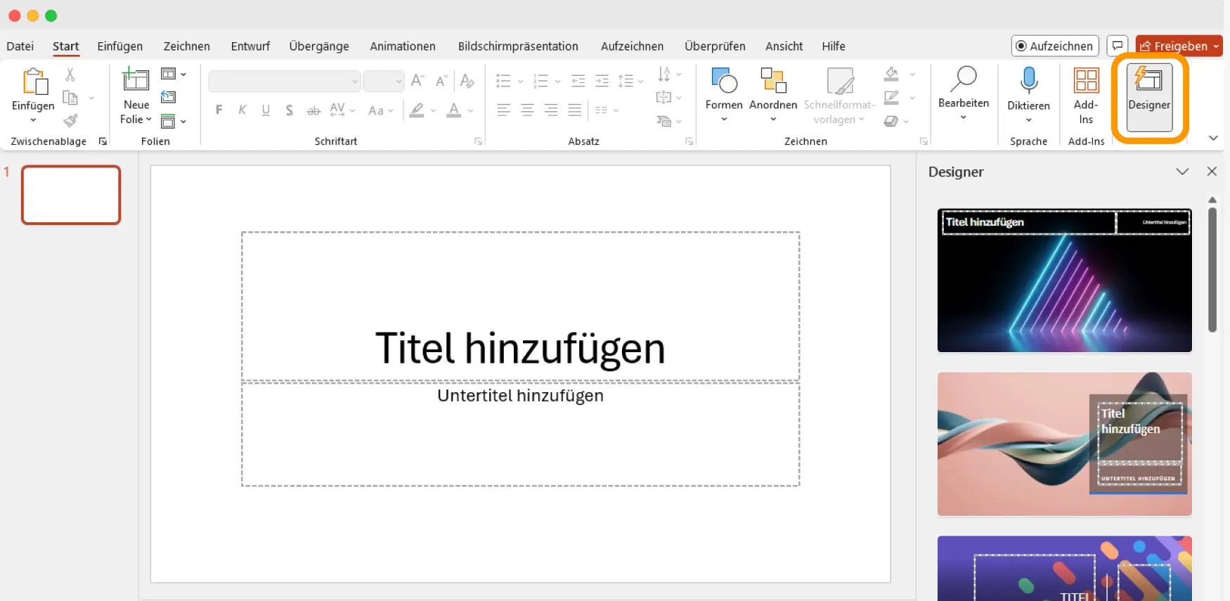 PowerPoint-Oberfläche mit Foliendesigner und farbigen Vorlagenvorschlägen zur Anpassung eines Zertifikats in PowerPoint.