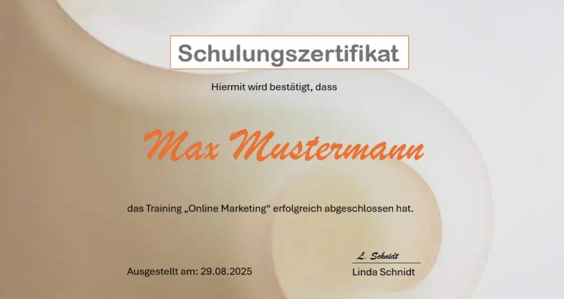 Endansicht eines PowerPoint-Trainingszertifikats für „Max Mustermann“ – dieses kostenlose PowerPoint-Zertifikat-Template zeigt ein farbiges, gut lesbares Design, das direkt versendet oder gedruckt werden kann.