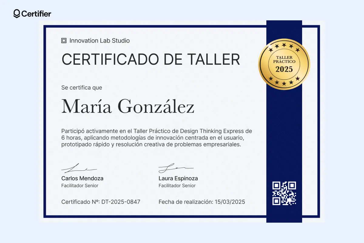 Plantilla de certificado de participación para talleres con cinta azul oscura, insignia dorada y código QR.
