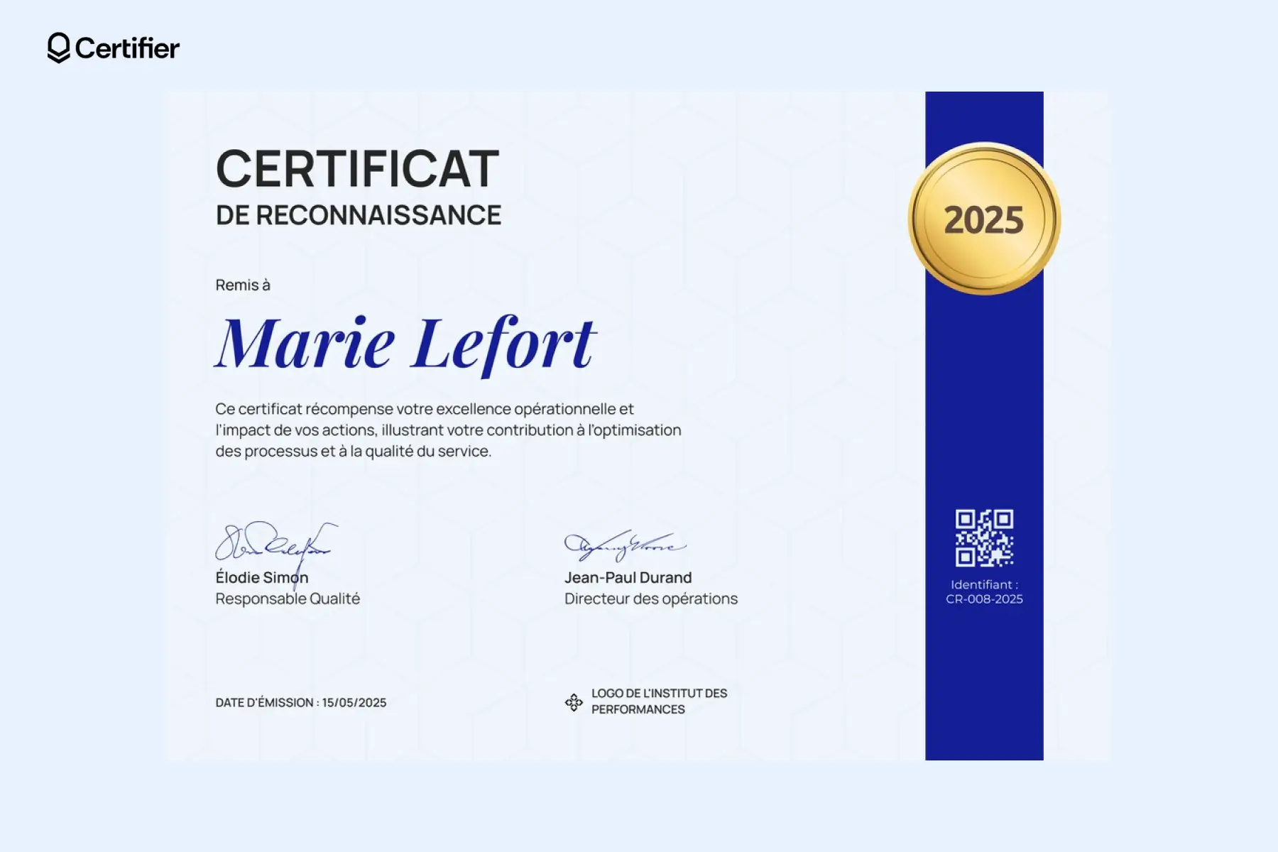 Modèle Word de diplôme moderne avec détails verts et dorés.