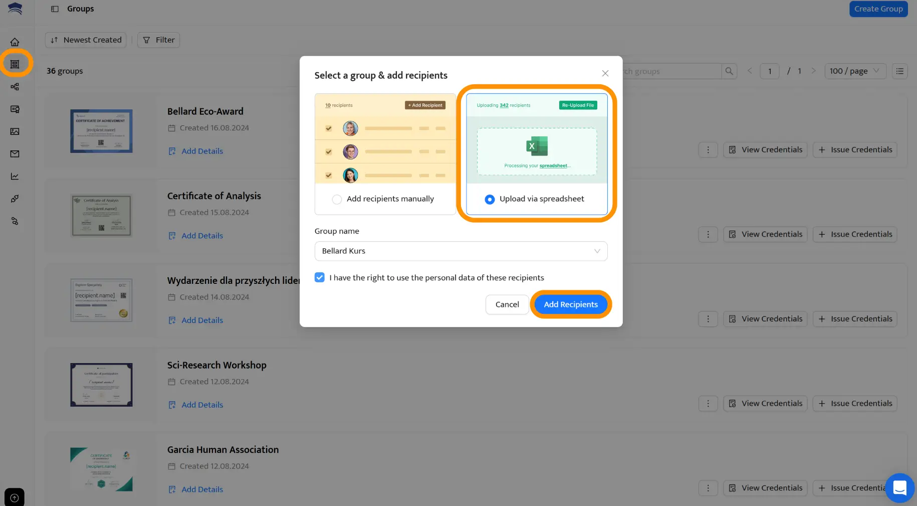 Eine grafische Darstellung des Workflows, wie Certifier die Erstellung, Anpassung, Ausstellung und Nachverfolgung digitaler Zertifikate automatisiert ermöglicht.