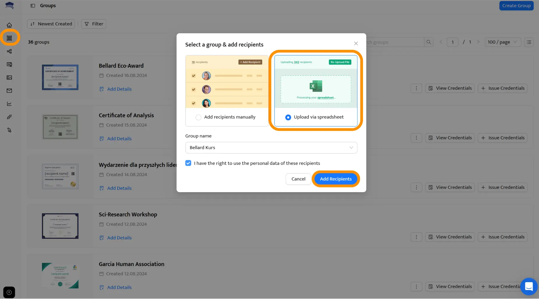 Proceso para añadir destinatarios a una credencial digital mediante hoja de cálculo, mostrando cómo hacer credenciales digitales de forma masiva y automatizada.