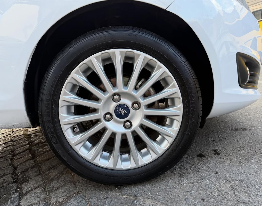 Ford Fiesta 2017 - Foto 15