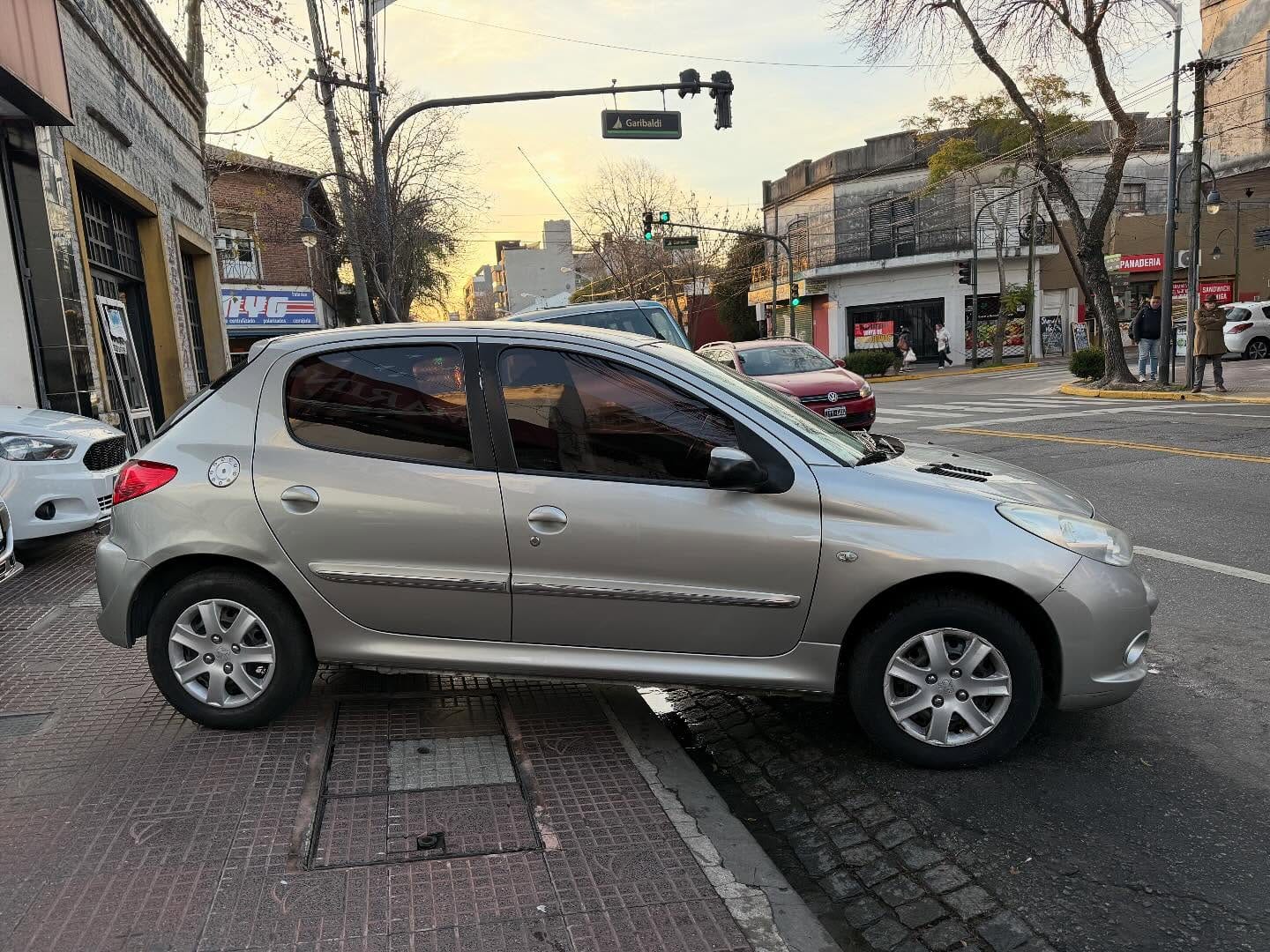 Peugeot 207 Compact 2013 - Foto 11