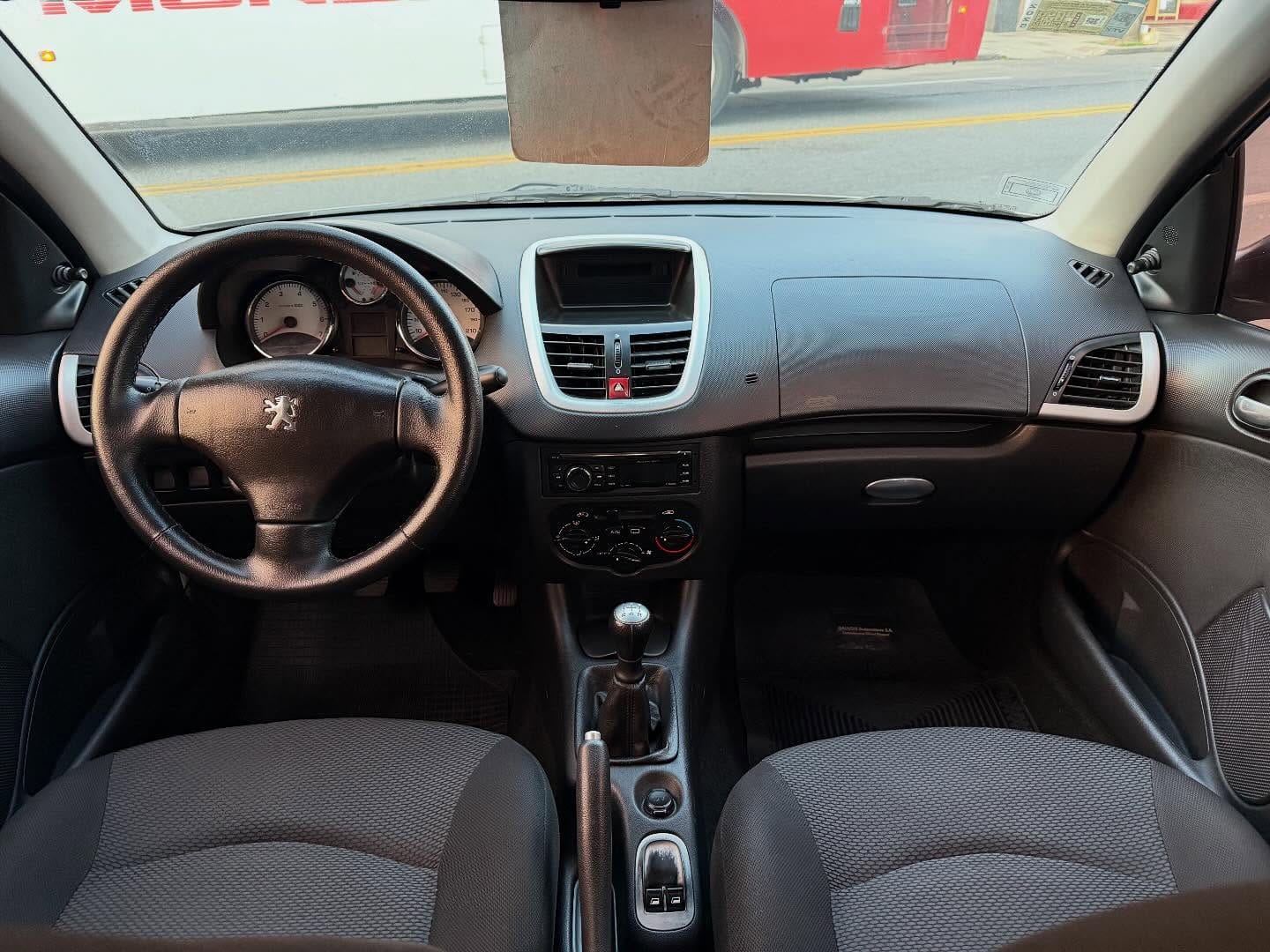 Peugeot 207 Compact 2013 - Foto 2