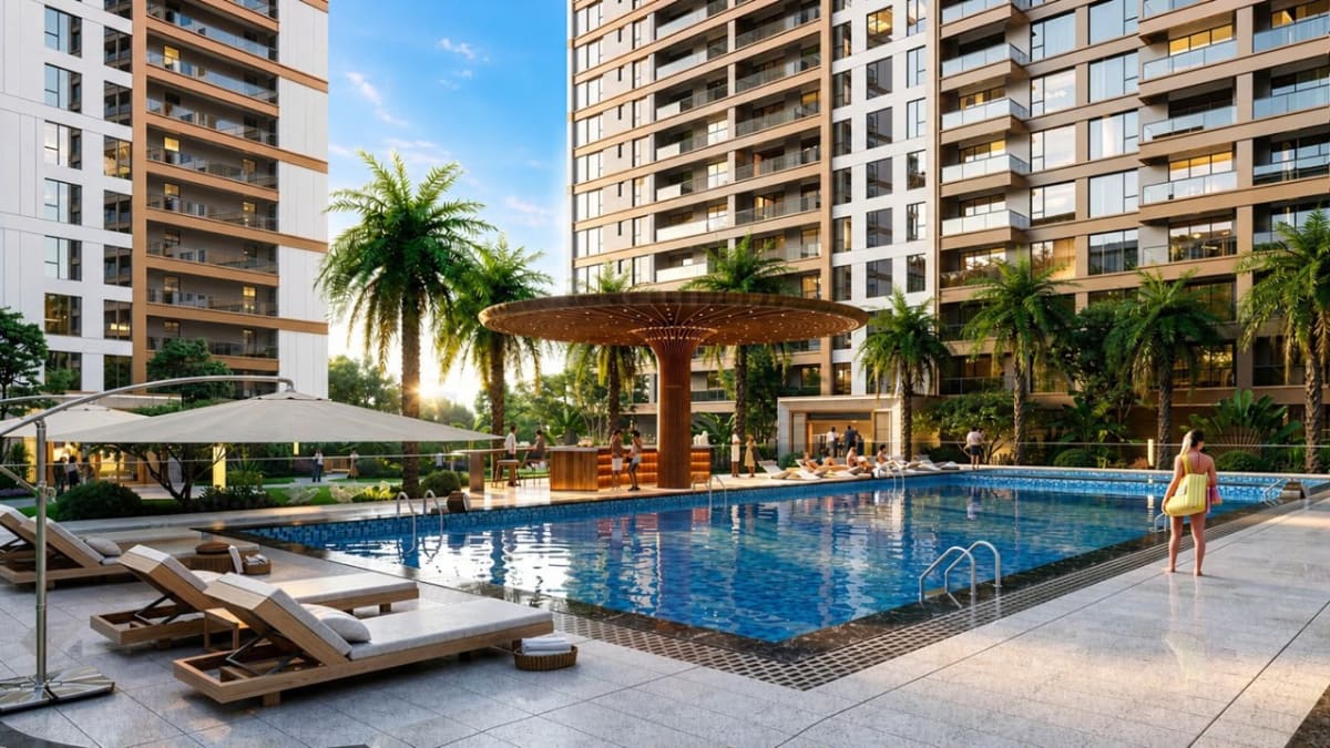 Large Heated Swimming Pool & Sun Deck