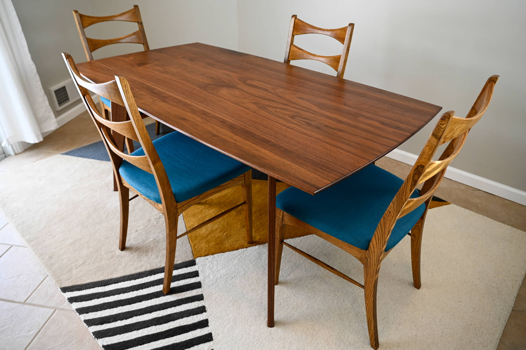 Nord Lion Line 9 dining table