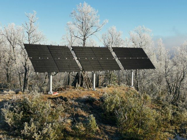 Solceller på bakkestativ.jpeg